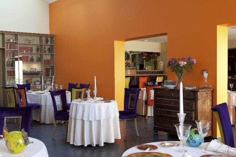 Logis Hotel O En Couleur Oucques-la-Nouvelle Екстер'єр фото