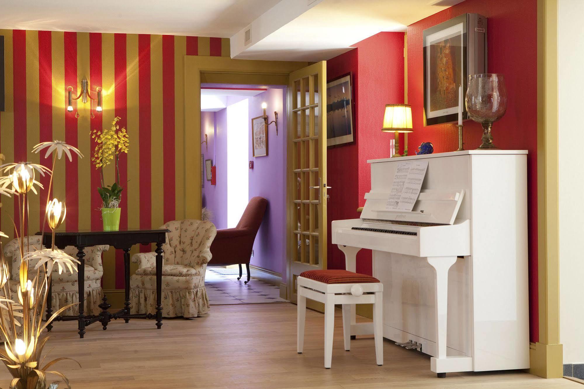 Logis Hotel O En Couleur Oucques-la-Nouvelle Екстер'єр фото